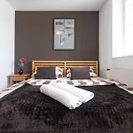Luxury Loft Retreat By Jr City Apartments